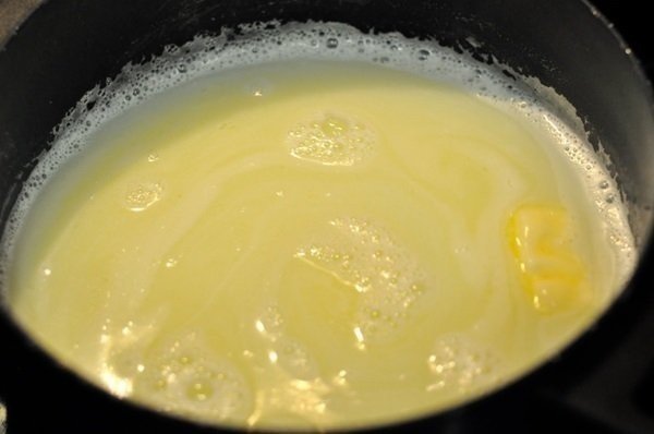 Растопленное сливочное масло с мукой