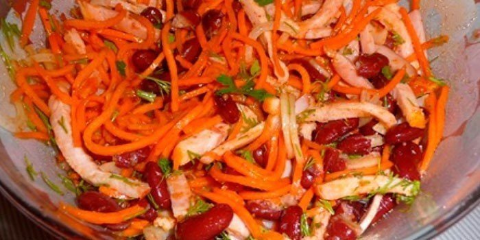 Салат с копчёной курицей и корейской морковью